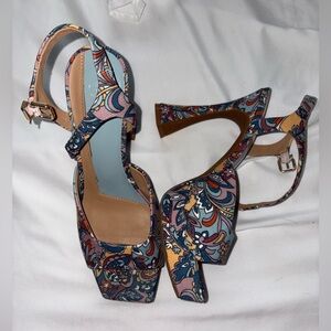 Gianni Bini Floral Platform Sandals